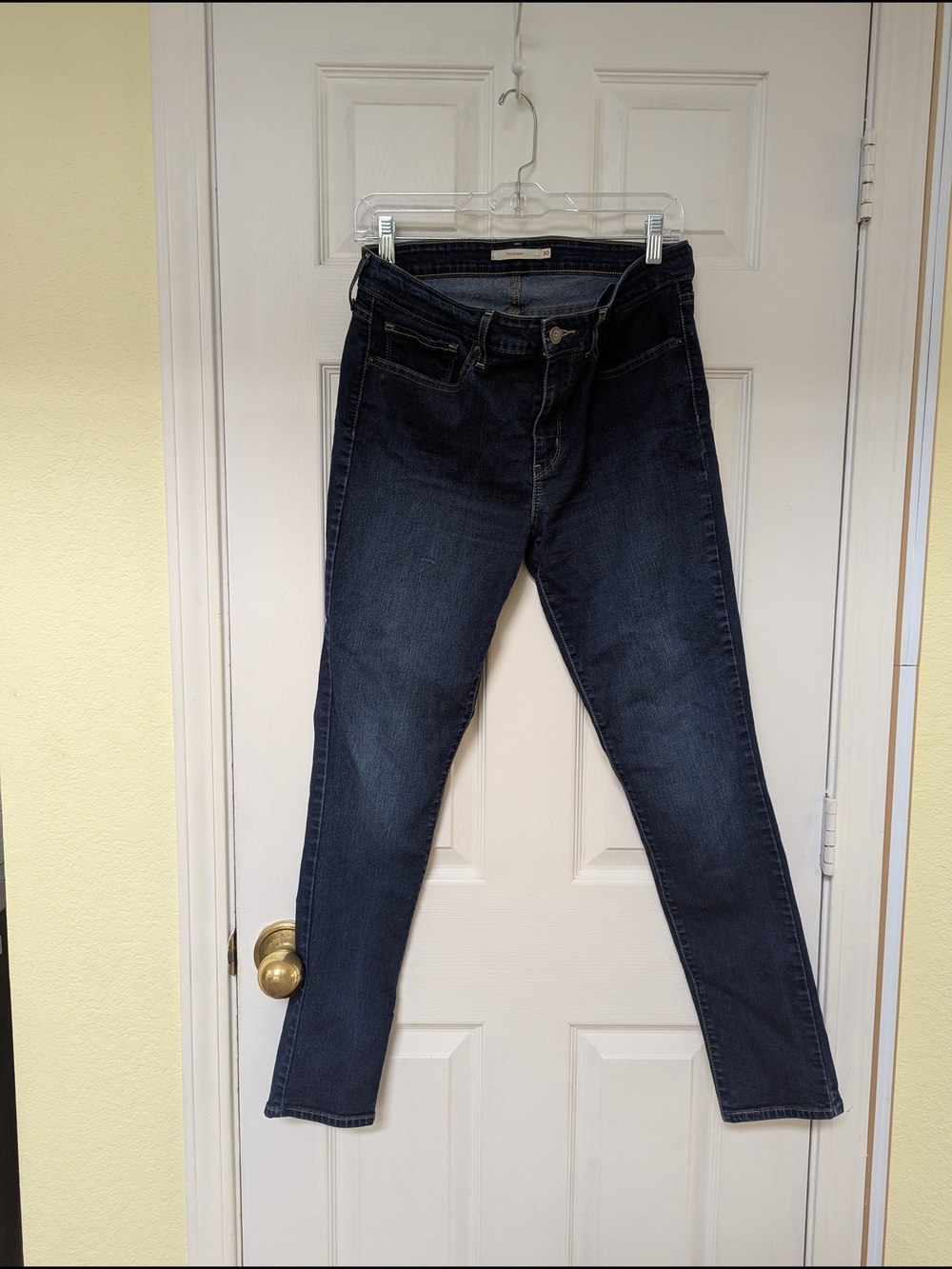 Levi's Women's Skinny Straight Leg Dark Blue Denim Jeans Size 30 👖 - Picture 3 of 3